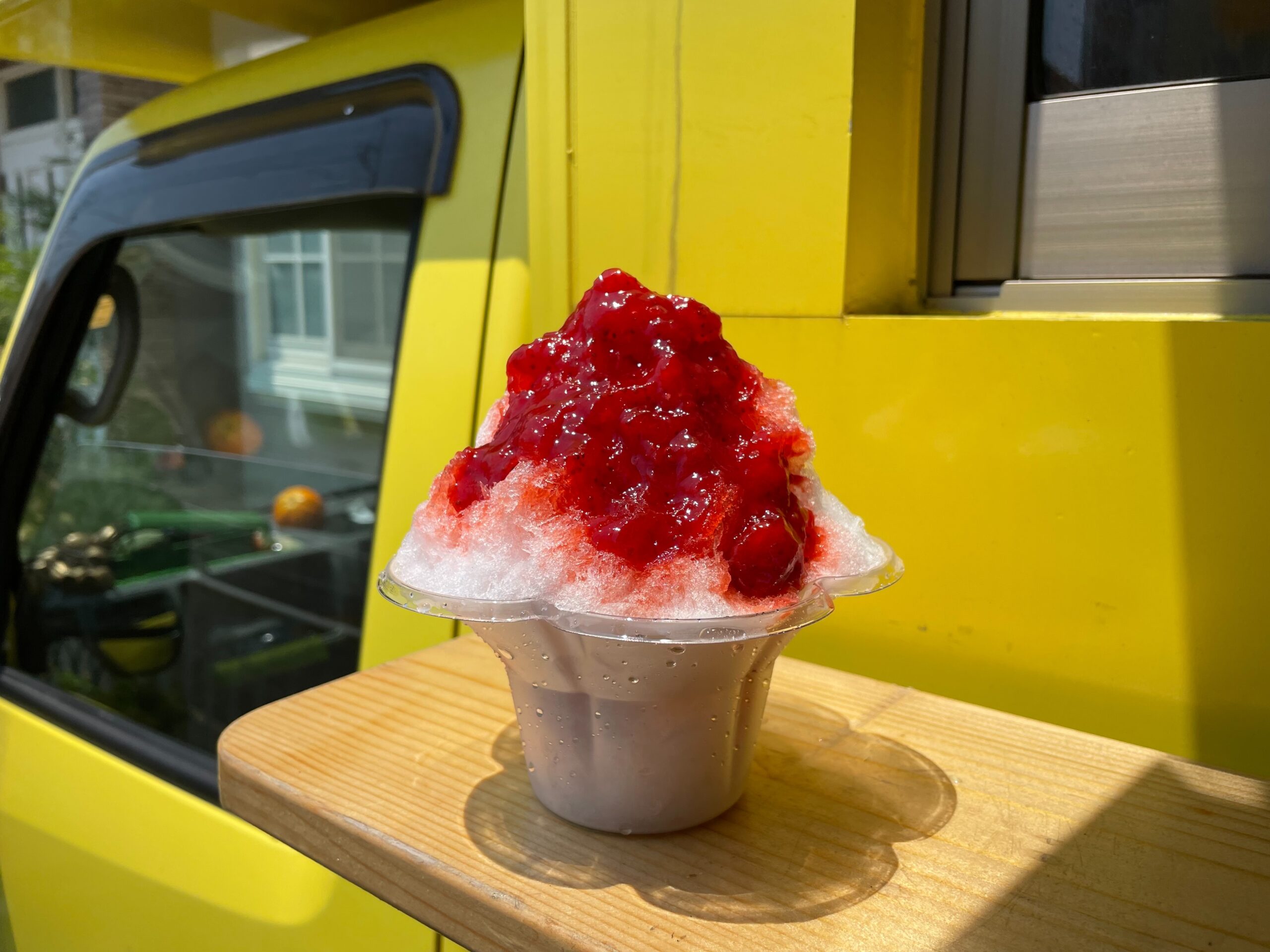 手作りシロップを使ったかき氷を「キッチンカーやすべえ」で堪能